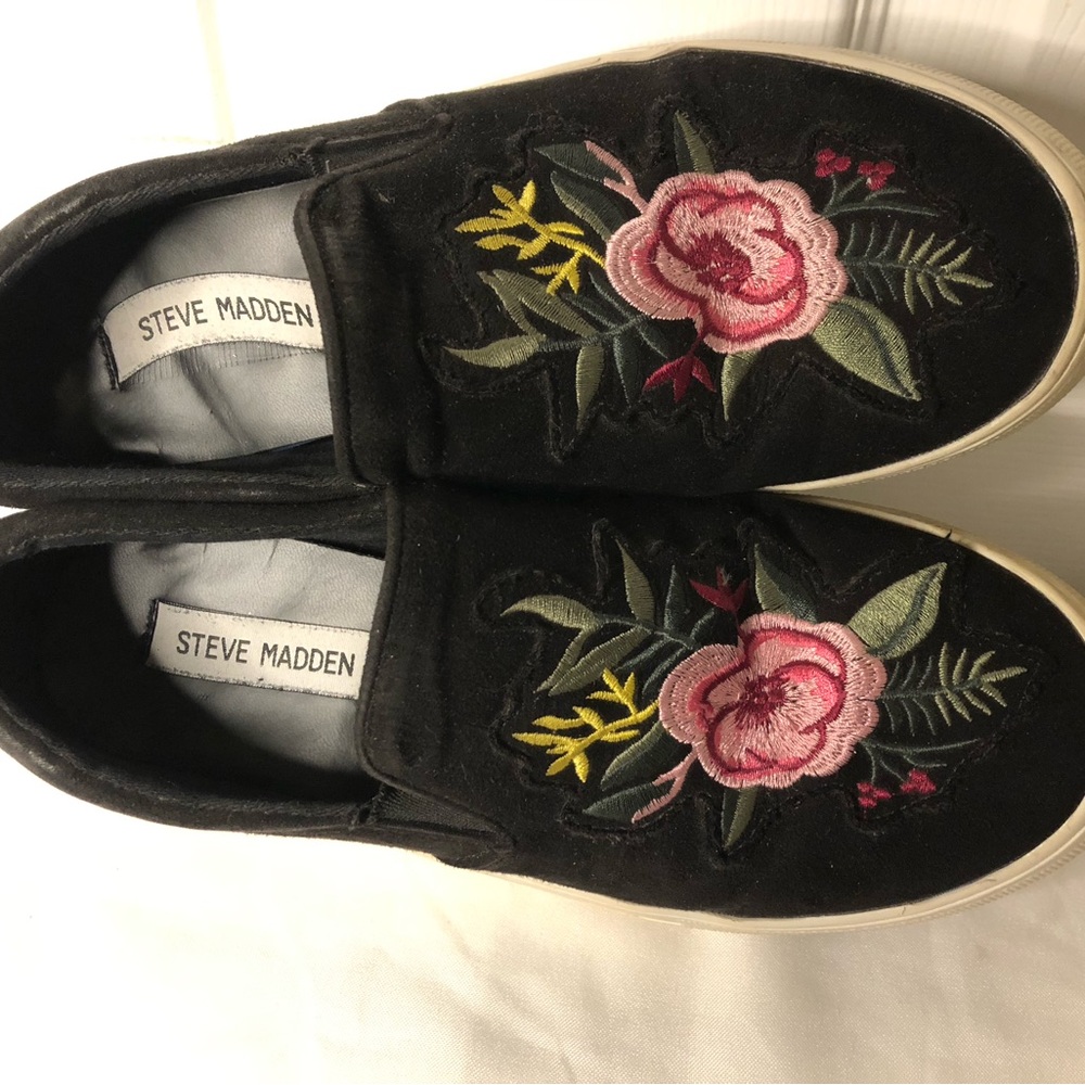 Steve Madden Black Floral Embroidered Sneakers